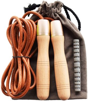 Les poignées en bois pures en gros garnissent en cuir la corde de saut sautante réglable avec l'incidence 360-Degree